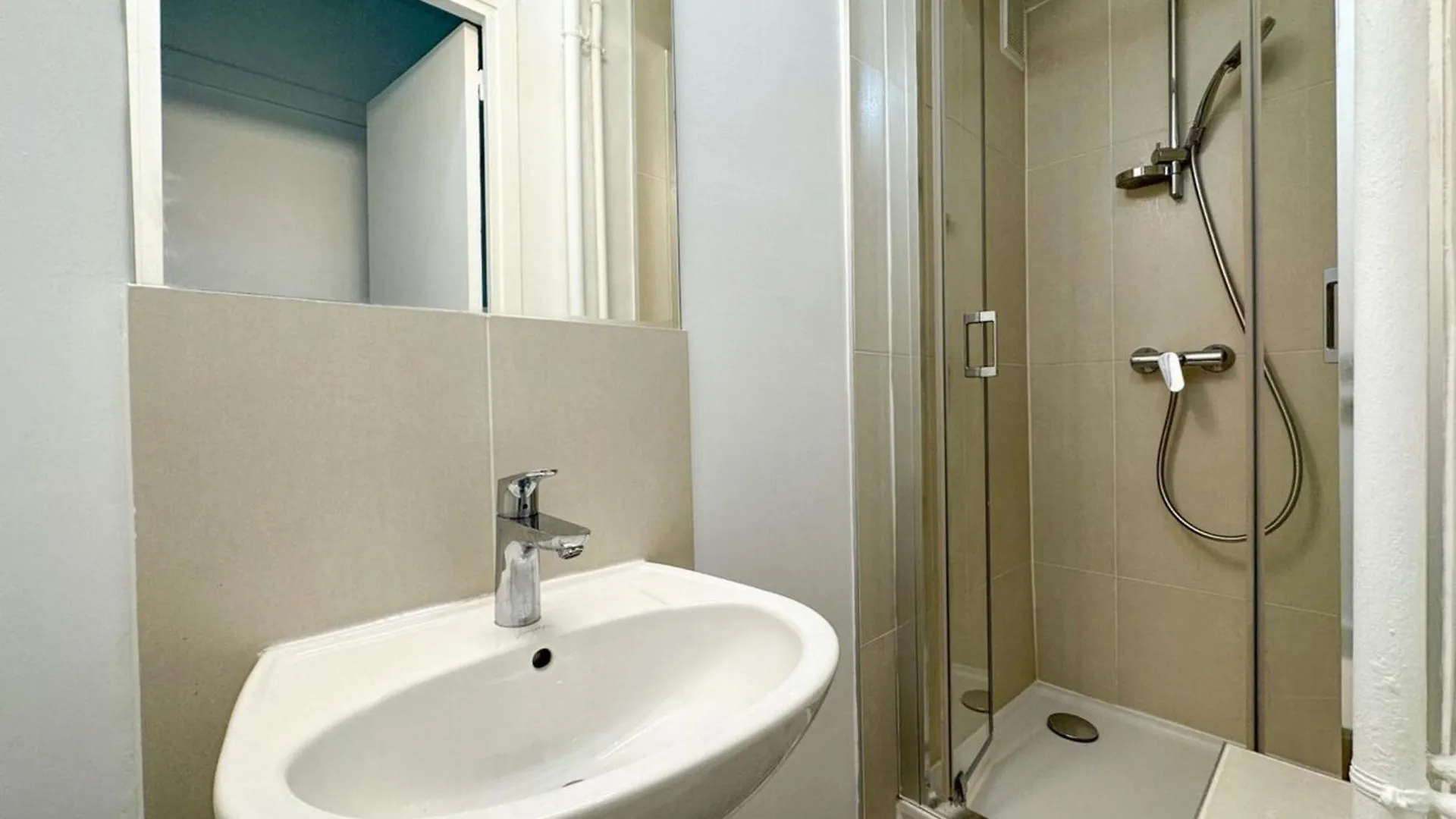 Flexliving - Whole - Remusat Apartment